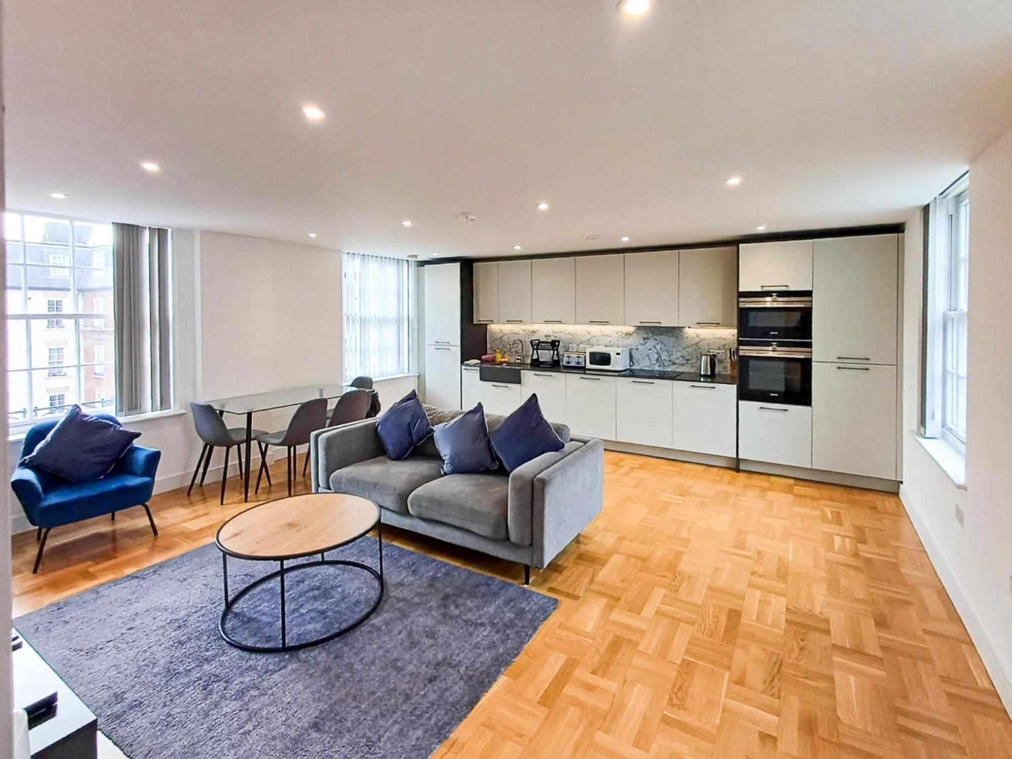 Modern 2-Bedroom, 2-Bathroom Apartment In West Kensington London Exterior foto