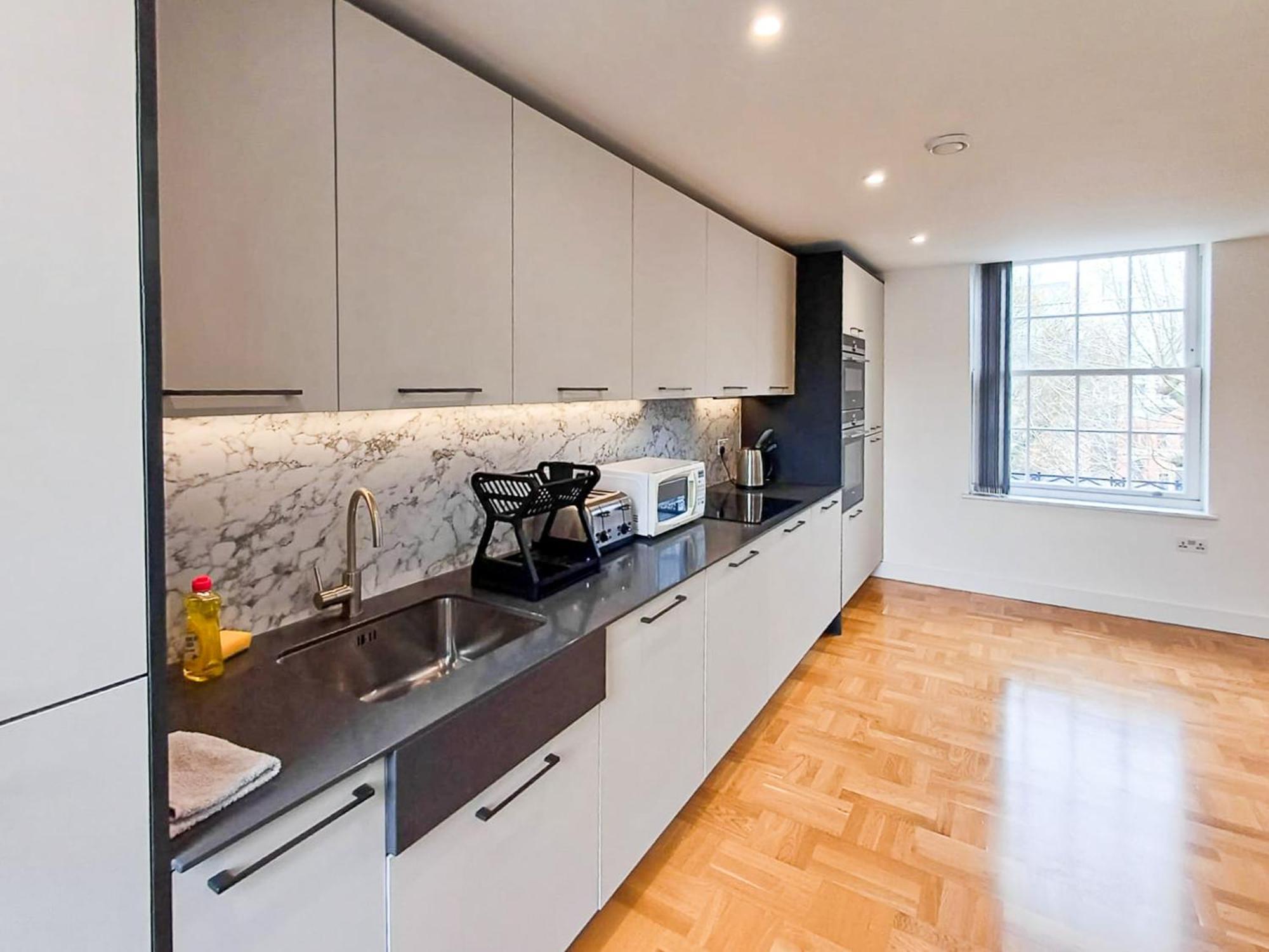 Modern 2-Bedroom, 2-Bathroom Apartment In West Kensington London Exterior foto