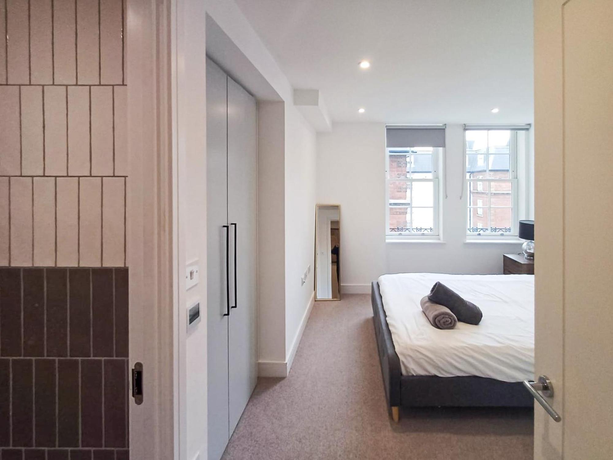 Modern 2-Bedroom, 2-Bathroom Apartment In West Kensington London Exterior foto