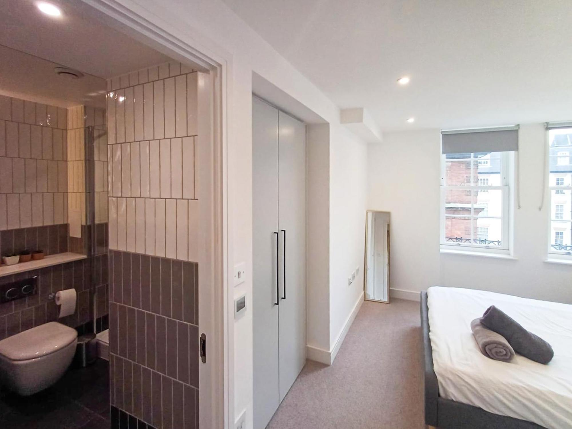Modern 2-Bedroom, 2-Bathroom Apartment In West Kensington London Exterior foto