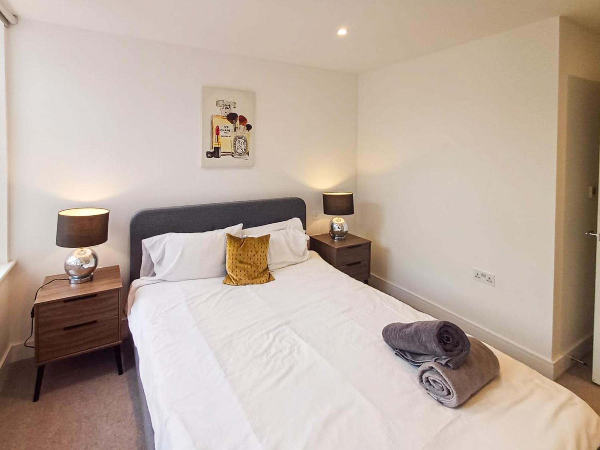 Modern 2-Bedroom, 2-Bathroom Apartment In West Kensington London Exterior foto