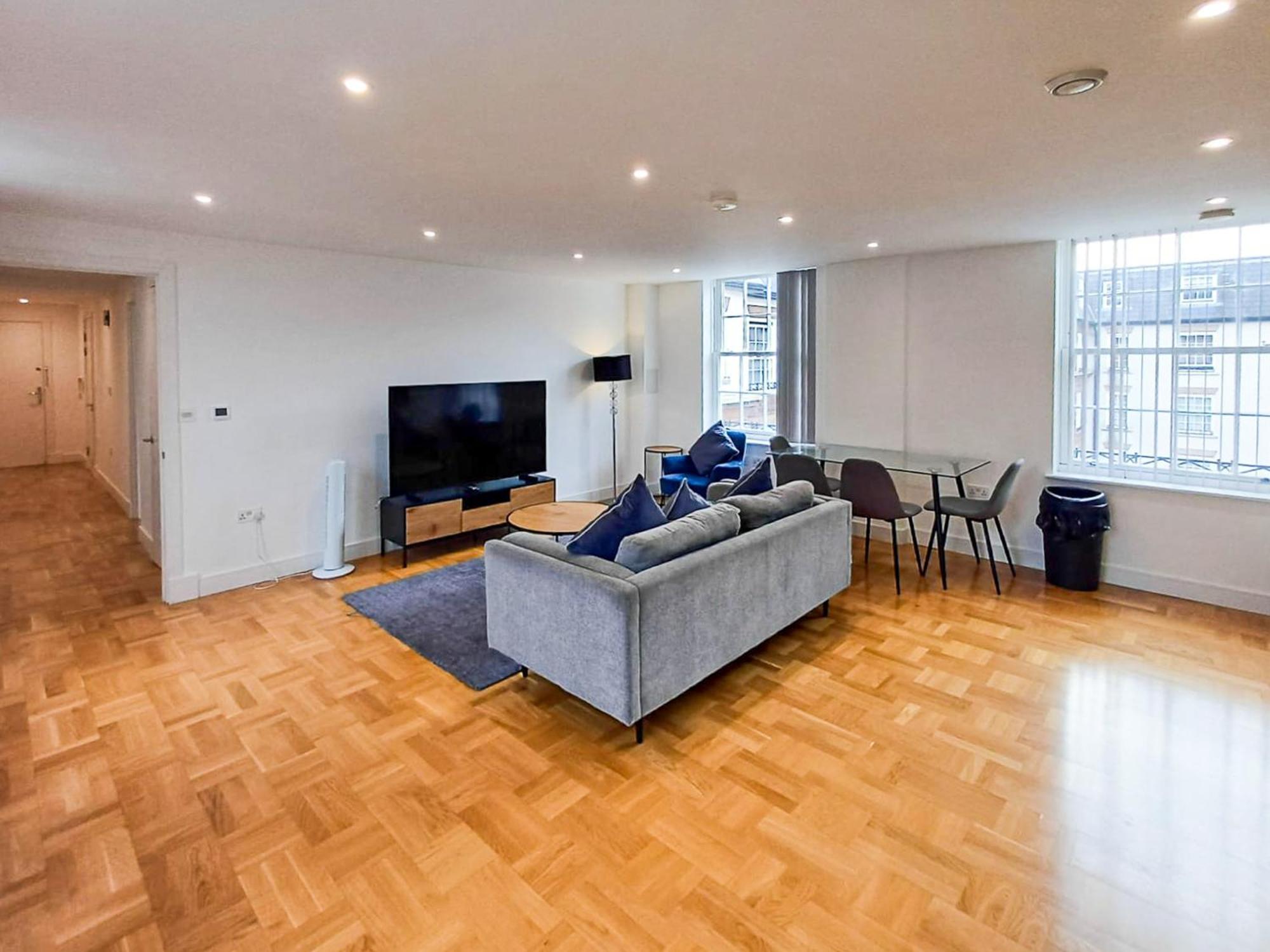 Modern 2-Bedroom, 2-Bathroom Apartment In West Kensington London Exterior foto