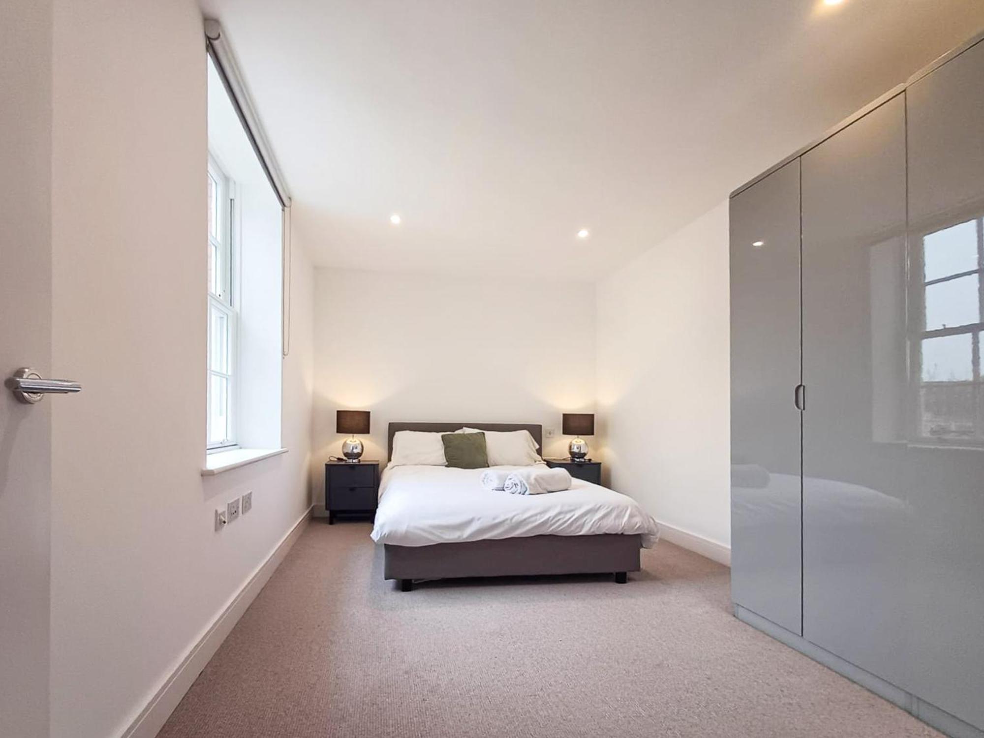Modern 2-Bedroom, 2-Bathroom Apartment In West Kensington London Exterior foto