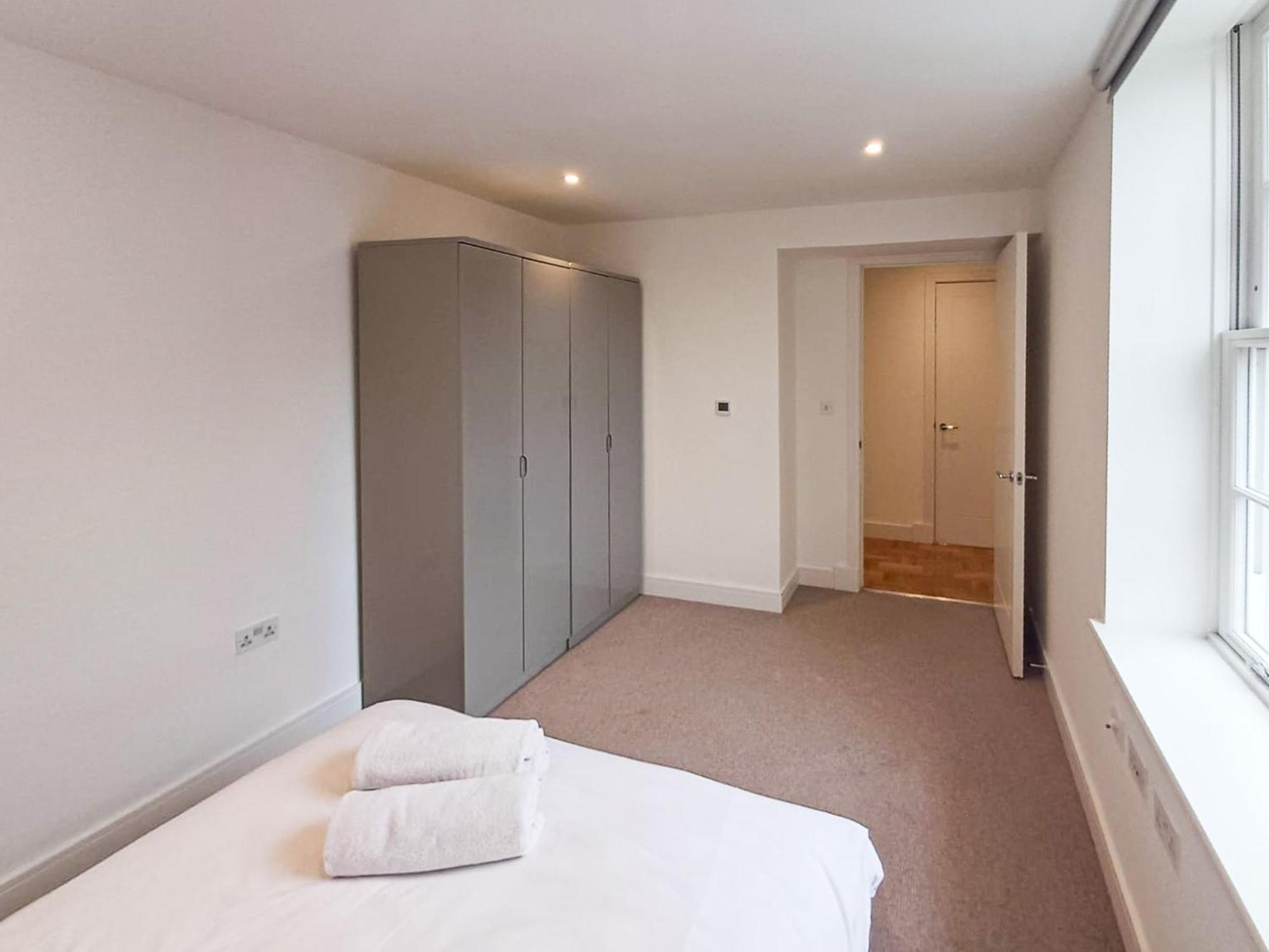 Modern 2-Bedroom, 2-Bathroom Apartment In West Kensington London Exterior foto